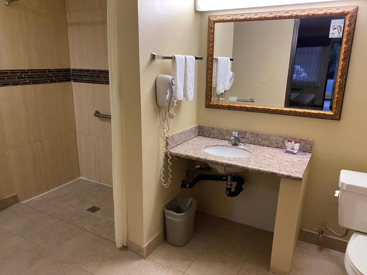 Chariot - Pasadena Motel 2*