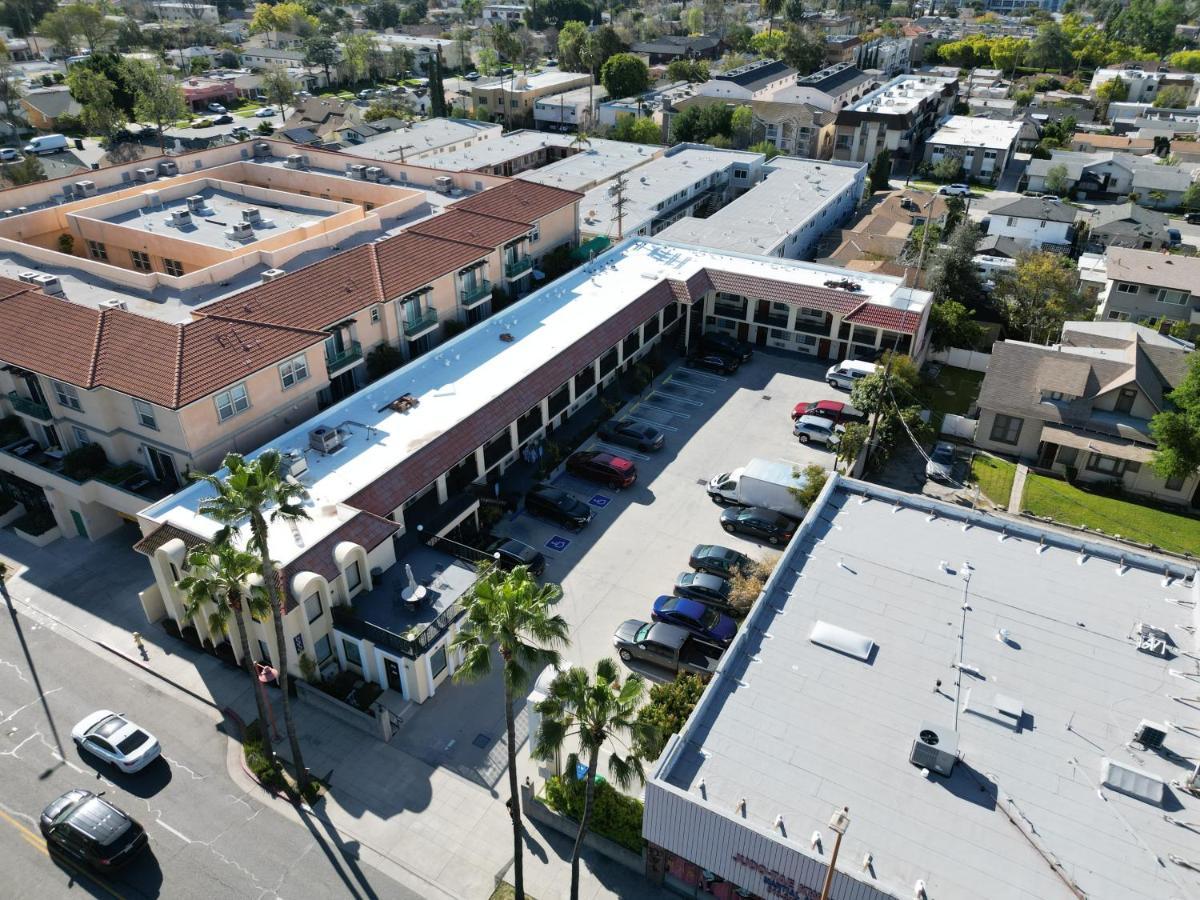Chariot - Pasadena Motel