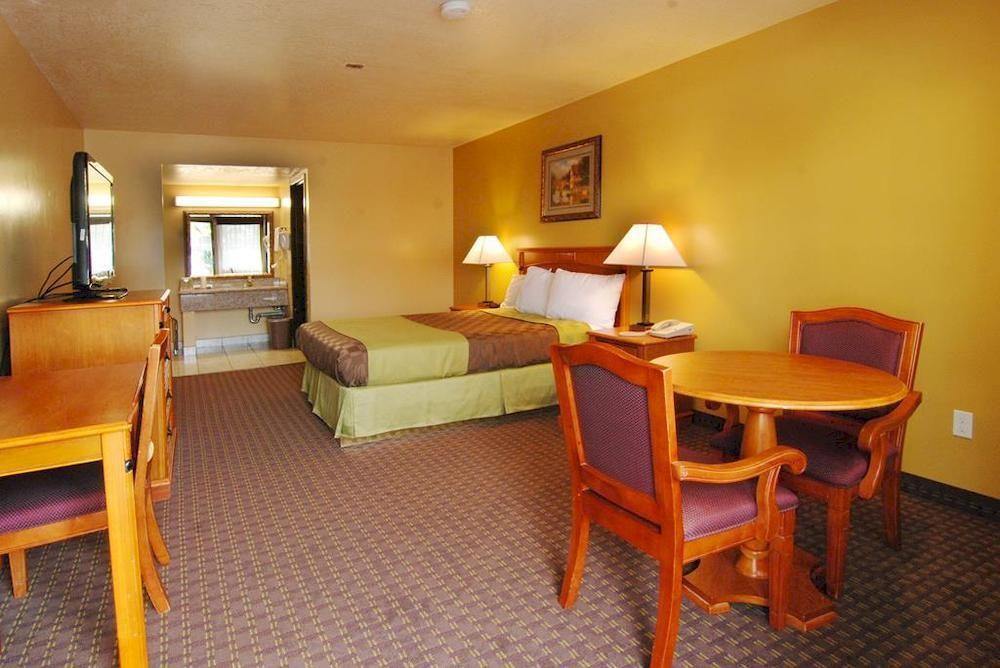 Chariot - Pasadena Motel