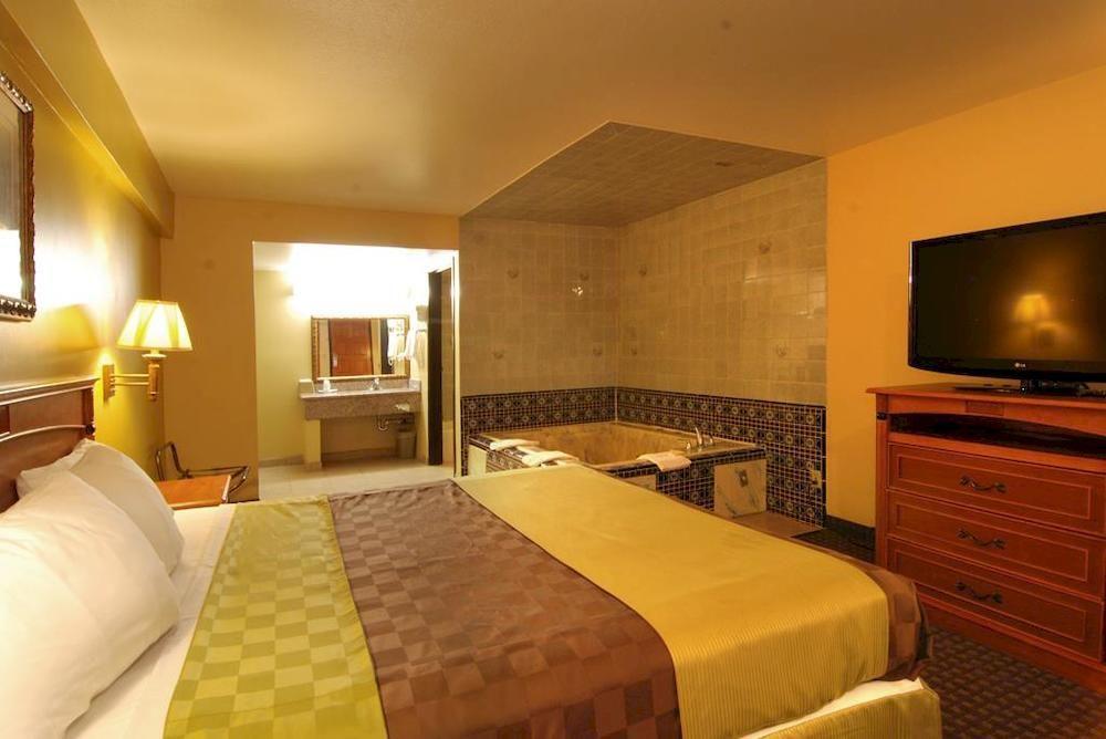 Chariot - Pasadena Motel 2*