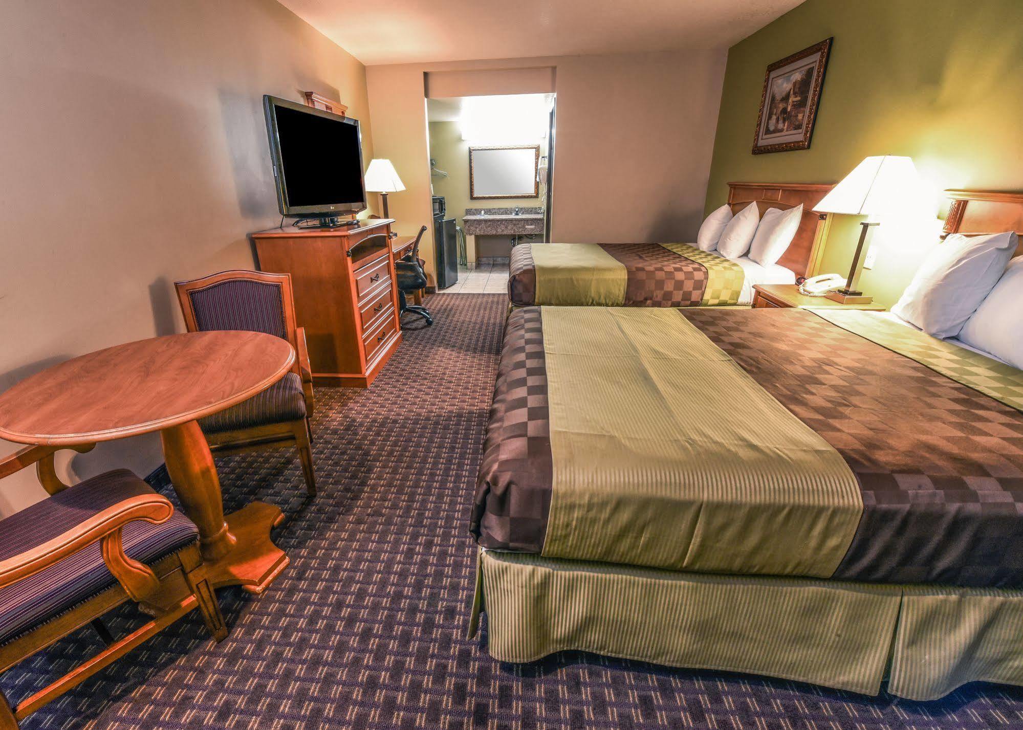 Chariot - Pasadena Motel