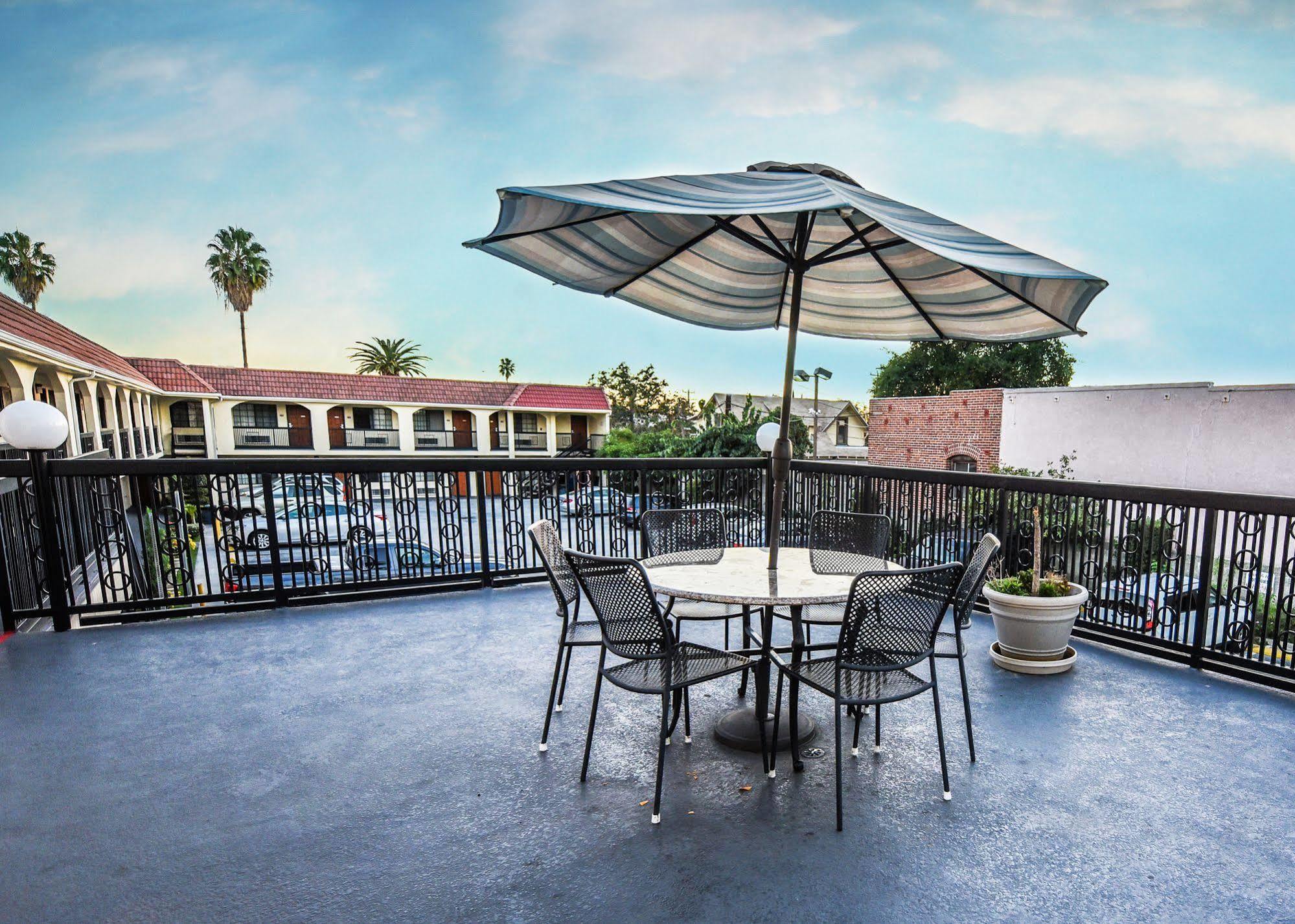 Chariot - Pasadena 2* Glendale