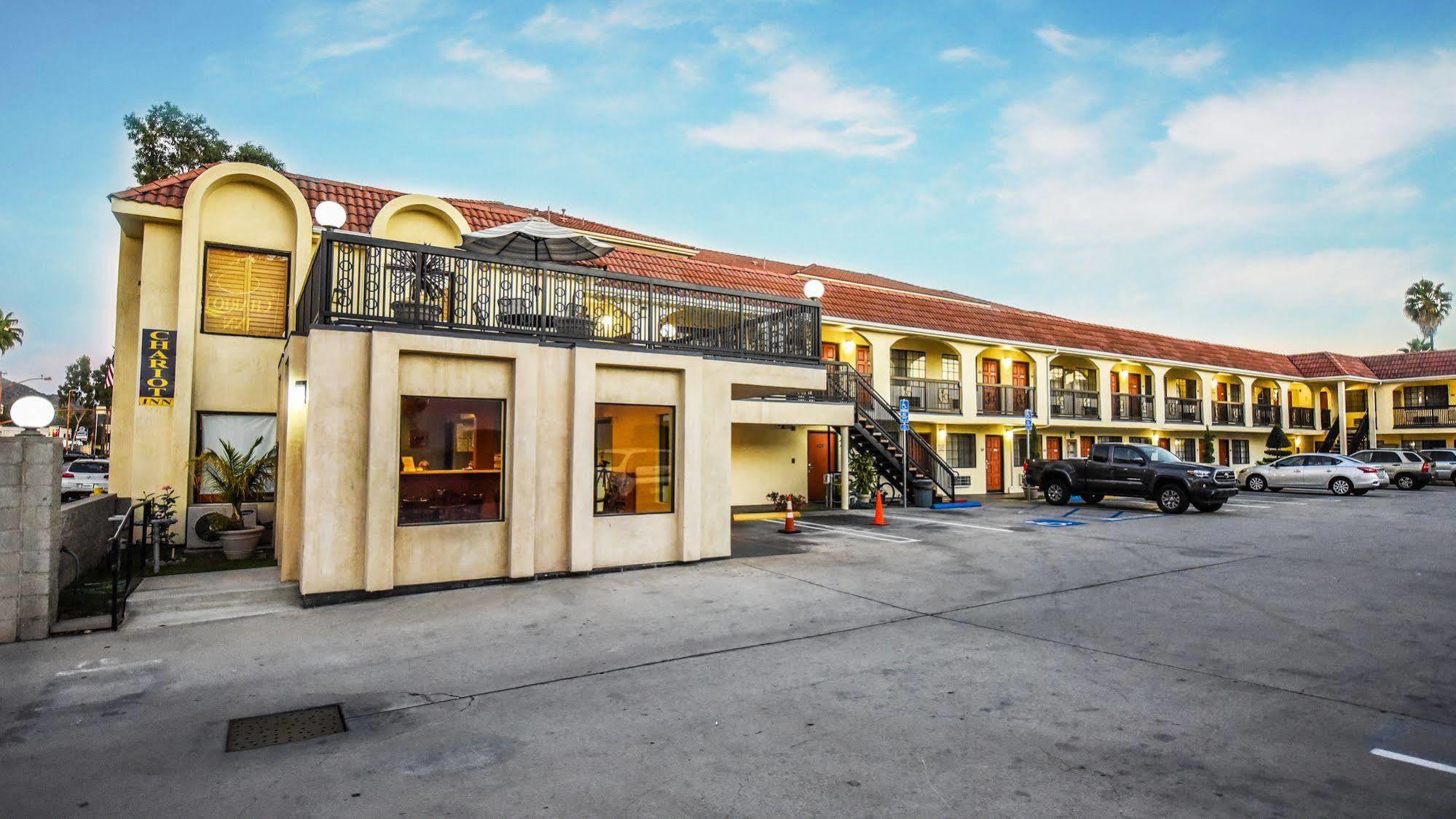 Chariot - Pasadena Motel